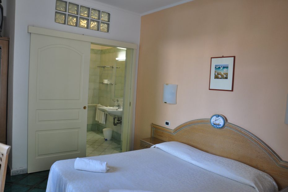 camere-hotel-villa-lamarticana-ischia-4